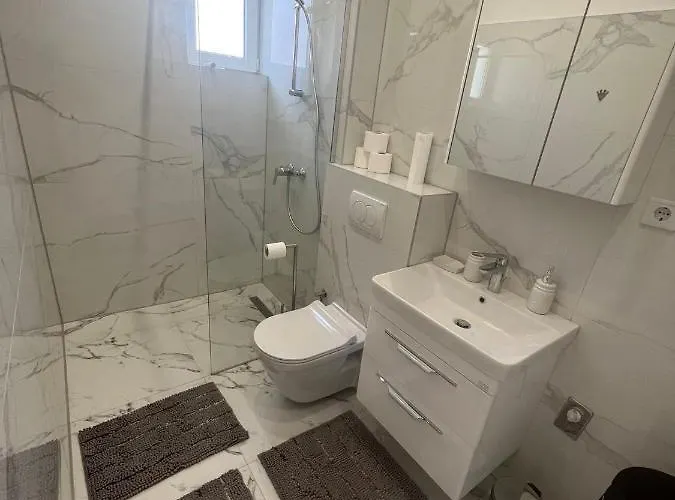 Vijecnica Denis Hotel *